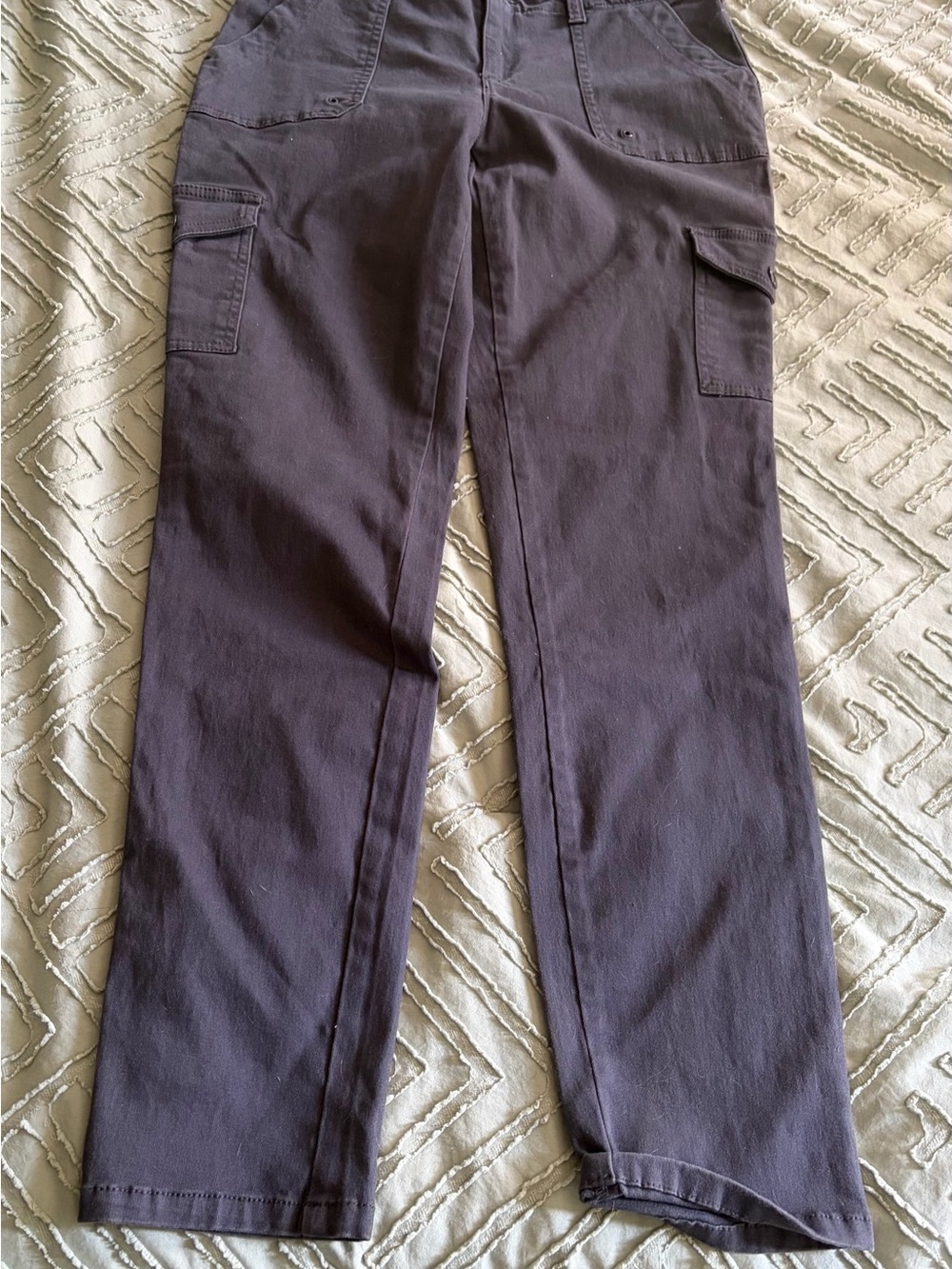 Gloria Vanderbilt women’s khaki unltd. pants in Charcoal